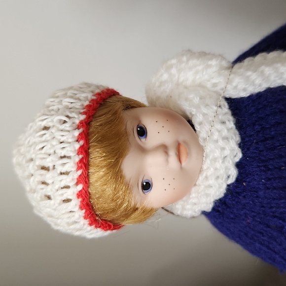 Marian Yu Designs Porcelain Dolls Boy and Girl Plaid Scottish - Picture 3 of 9